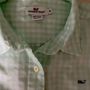 This stylish Vineyard Vines lightweight shirt is super cute and comfy